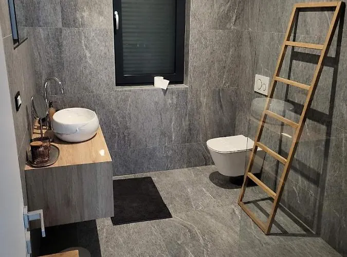 Vila Valentina Karigador